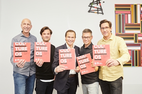 Heise Medien übernimmt t3n - Freuen sich nach der Unterschrift beim Notar über den gelungenen Deal (von links): Jörg Mugke (GF t3n), Tobias Schäffer (GL-Mitglied t3n), Ansgar Heise (geschäftsführender Gesellschafter Heise-Gruppe), Andreas Lenz (t3n-Co-Gründer + Ex-CEO) und Jan Christe (t3n -Co-Gründer und Management Supervisor) - Foto: Daniel George / Heise